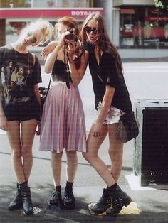 Hipster Goth, Fashion Guys, Estilo Hipster, Nadja Auermann, Scene Girl, Look Grunge, 90s Fashion Grunge, Hipster Girls, Hipster Grunge