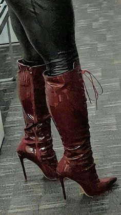 fashion inspo💋 Burgundy Knee High Boots, Lace Knee High Boots, Red Heel Boots, Lace Up Knee High Boots, Chic Heels, Winter Outfit Inspiration, Red Boots, Fendi Shoes, Swag Shoes