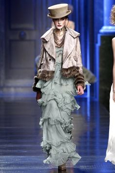 Steampunk Mode, Halloween Chic, Galliano Dior, Ring Master, Christian Fashion, Trendy Hat, Dior Haute Couture, Dior Fashion