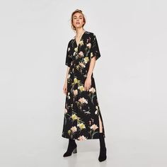 Size Small Beautiful Black With Floral Pattern Waist Tie Wide Flowly Legs New With Tags Zara Kimono, Kimono Jumpsuit, Moda Kimono, Open Back Jumpsuit, Kimono Style Jacket, Plum Dress, Floral Print Jumpsuit, Floral Kimono, Jumpsuit With Sleeves