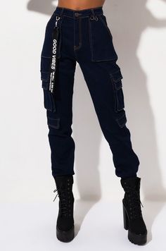 Cute Sweatpants, Tomboy Style Outfits, Tomboy Fashion, Alternative Outfits, Cargo Jeans, Girls Fashion Clothes, Teenage Fashion Outfits, Edgy Outfits, Stage Outfits