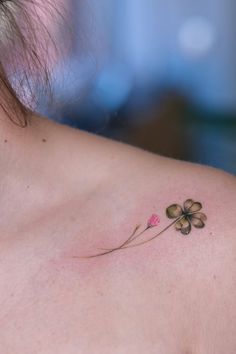 30+ Amazing Four Leaf Clover Tattoo Ideas 2 Shamrock Tattoo, 4 Leaf Clover Tattoo Shoulder, Tiny Clover Tattoo Simple, Four Leaf Clover Tattoo Collar Bone, Shamrock And Rose Tattoo, Clover Collar Bone Tattoo, 4 Leaf Clover Butterfly Tattoo, Feminine Four Leaf Clover Tattoo, 4 Leaf Shamrock Tattoo