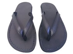 Buy any 3 pairs from us and get FREE UPGRADE to Expedited Shipping These Handmade Leather Jerusalem Sandals are perfect for summer and a hobdays, but they're so comfortable, you'll want to wear them all year round. With a beautiful leather upper material and a rubber sole, these leather flip flops offer a comfortable and natural walking experience, making them ideal for every day and extended wear. With quality in mind, these leather sandals for women are made with Italy's finest cow leather tha Minimalist Sandals, Beach Minimalist, Jesus Sandals, Scroll Bar, Everyday Flats, Flats Shoes Comfortable, Slides Slippers, Leather Sandals Handmade, Leather Flip Flops