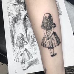 Alice In Wonderland Tattoo, Alice And Wonderland Tattoos, Optical Illusion Tattoos, Illusion Tattoos, Funky Tattoos, Wonderland Tattoo, Tattoo Inspiration Men, John Tenniel, R Tattoo