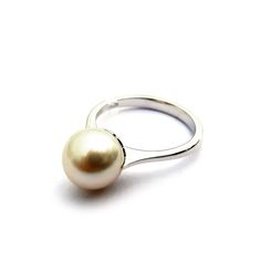 Natural first quality Pearl ring set in 18 kt white gold. Ring size: 14,5 Italian Pearl size: 10mm Contact me for any other request | Customized works also available. The item will be shipped with a shop bag and box gift both with our brand Donadio on, as You can see in the main photos of the shop. We have FLAT RATE combined shipping for all our items to everyone everywhere. ✦ DonadioCameo Homepage www.etsy.com/shop/DonadioCameo ✦ Shop Policies www.etsy.com/shop/DonadioCameo/policy ✦ Visit our C Formal White Gold Ring With Pearl Drop, Fine Jewelry White Gold Rings With Pearl Drop, Formal Pearl White Open Pearl Ring, Formal Pearl White Open Ring, White Gold Pearl Ring In Sterling Silver, Classic White Gold Ring With Pearl Drop, Classic White Gold Rings With Pearl Drop, Sterling Silver Pearl Drop Ring In White Gold, Sterling Silver White Gold Pearl Ring With Pearl Drop