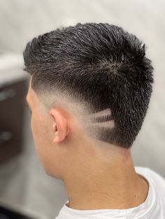 Hair Types Men, Burst Fade Mohawk, Mid Fade Haircut, Mens Haircuts Short Hair, Mod Hair, Thick Hair Cuts, Mohawks