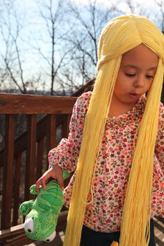 Tangled hair tutorial.  too cute. Rapunzel Yarn Wig, How To Make A Yarn Wig, Yarn Wigs For Kids, Yarn Wigs, Elsa Style