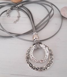 Looks Boho, Silver Hammered Ring, Long Leather Necklace, Loop Necklace, Hammered Silver Ring, Glasses Holder, Hammered Ring, Hammered Rings, Necklace Long