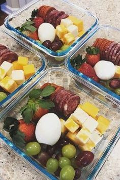 The easiest way to take the hassle out of meal prepping is by cooking the same thing every week. The downside to that stealthy approach, however, is that you Ayam Bakar, Keto Meal Prep, Idee Pasto Sano, Diet Keto, Lunch Snacks, Keto Meal Plan, No Carb Diets