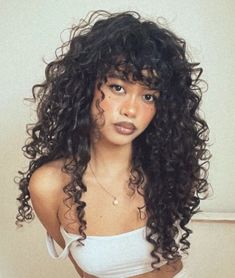 Curly Hair Photos, Haircuts For Curly Hair, Hairdos For Curly Hair, Curly Hair Inspiration, Curly Girl Hairstyles, Curly Hair With Bangs, Foto Poses, Hair Reference