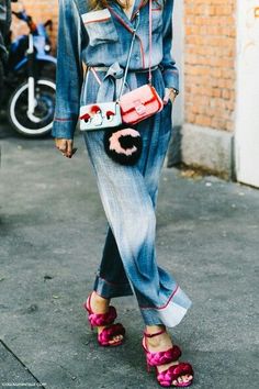 The Most Fashionable Heels Under $100 Handbags Street Style, Magenta Shoes, Bags Street Style, Denim Jumpsuits, Milan Fashion Week Street Style, Blazer Outfit, Looks Street Style, Milan Fashion Weeks