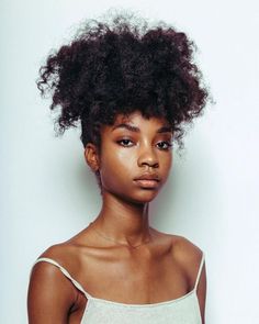 얼굴 드로잉, Model Pose, Healthy Hair Journey, Curly Afro, Natural Hair Journey, Portrait Inspiration, Hair Journey