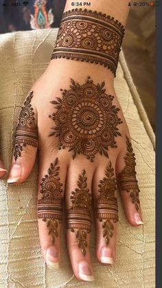 henna tattoo on the hand is very attractive and unique, it's easy to do