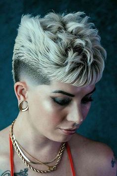 Pixie Hawk, Long Asymmetrical Hairstyles, Half Shaved Head Hairstyle, Blonde Balayage Bob, Haircuts For Older Women, Half Shaved, Creative Hair Color, Instagram Hairstyles