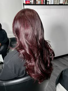 Light Burgundy Hair, Winter Formal Hairstyles, Hairstyle App, Mahogany Hair, Light Burgundy