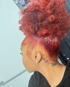 Gothic Tattoo Ideas, Slay Hairstyles, Hair Styles Ideas, Shaggy Bob Haircut, Bob Haircut Ideas, Girl Heaven, Cute Hair Colors, Shaggy Bob