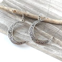 Silver Filigree Moon Dangle Earrings ~Nwt These Silver Filigree Moon Earrings Have A Dark Patina In The Grooves Which Adds Dimension To The Design And Gives These A Lovely Handmade Feel. There Is So Much Detail! Silver Plated. Approx. Size: 2-1/4"L, 1-3/8"W New, Handmade By: Jpeace Designs. New With Tag! Boho, Trendy, Free People Style, Everyday Earrings, Mystical Witches Statement Earrings, Goddess. Metal Moon-shaped Hoop Earrings, Silver Moon Earrings For Festivals, Crescent Shaped Festival Earrings, Vintage Crescent Moon Charm Earrings, Metal Moon-shaped Earrings, Vintage Moon-shaped Metal Earrings, Bohemian Half Moon Earrings For Gifts, Bohemian Half Moon Earrings As Gift, Metal Moon-shaped Earrings For Festivals