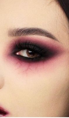 Diy Vampire Makeup, Halloween Backgrounds Wallpapers, Evil Makeup, Diy Vampire, Halloween Nails 2022, Nail Designs Halloween, Wallpapers Halloween