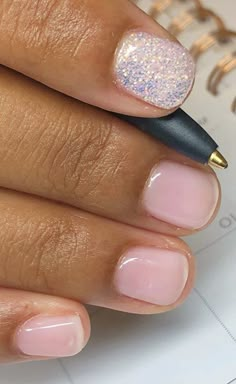 Gel Nails Ideas Short Glitter, Short Finger Nails, Dipped Nails Ideas, Sns Nails Designs, Posh Nails, Cute Nail Colors, Sns Nails, Gel Mani, Nail Polish Ideas