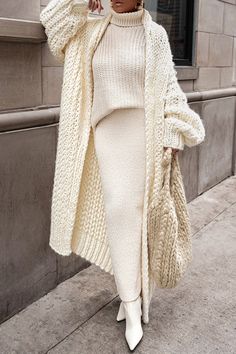 Classy Winter Fashion, Winter Fashion Cold Weather, Fashion Cold Weather, Oversized Knitted Cardigan, Winter Baddie, Baggy Cardigan, Winter Fashion Cold, Closet Model, Fall Streetwear