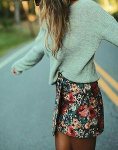 Outfits With Mini Skirts, Look Retro, Chic Fall Outfits, Outfit Trends, A Skirt, Fall Fashion Trends, Looks Style, Mode Inspiration, Outfits Casuales