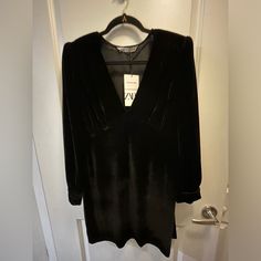 Black Zara Velvet Dress Bnwt Long Sleeve Mini Size Large Perfect Condition Black Velvet Evening Dress For Fall, Black Velvet Dress For Date Night In Fall, Black Velvet Mini Dress For Fall, Black Velvet Cocktail Dress For Winter, Black Velvet Dress For Night Out, Black Velvet Long Sleeve Dress For Night Out, Chic Black Velvet Evening Dress, Black Velvet Dress For Fall Formal, Black Velvet Dress For Fall Formal Events