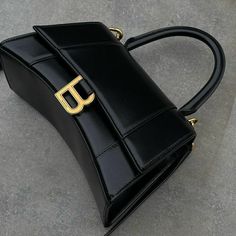 Expensive Bag, Trendy Purses, My Style Bags, Luxury Bags Collection, Women's Shoes Accessories, Luxury Purses, Bags Aesthetic