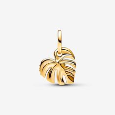 Wear an ode to nature with the Sparkling Monstera Leaf Dangle Charm. This 14k gold-plated leaf charm features one side covered in sparkling pavé, while the other side has realistic embellishments such as the ribs and veins found on real monstera leaves. The slitted details add to the charm's delicate and realistic look. For plant lovers who feel most at home among greenery, this golden-toned charm is a perfect gift or accessory. - Pandora Sparkling Monstera Leaf Dangle Charm - 14k Gold-plated un Pandora Gold Charms, Luxury Wishlist, Charms Disney, Pandora Essence, Pearl Diamond Jewelry