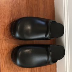 Black Dansko Clogs, “Sonja” Style, Never Worn Original Packaging Dansko Clogs, Dansko Shoes, Shoes Brand, Dansko Professional Clog, Mule Clogs, Mules Shoes, Shoe Brands, Clogs, Size 7