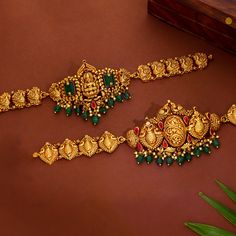 Brand-new collection of Grandeur and Royal Antique Jewellery. Explore the hand-made exquisite Antique Designs at Pothys Swarna Mahal, Chennai and Nellai. #PothysSwarnaMahal #antiquecollection #designerjewellery #bridaljewellery #bridesofindia #antiquejewellery #weddingjewellery #goldjewellery #antiquesets #jewelrytrends #goldweddingjewellery #bridalset #uniquejewelrydesign #weddingcollections #antique #trendingdesigns #bangles #jhumkas #chokers #odiyanams #chrompet #nellai #thiruvananthapuram Bajubandh Design Gold Latest, Bajubandh Design Gold, Antique Necklace Gold, Fashion Jewelry Necklaces Gold, Choker Design, Choker Jewellery, Gold Jewels Design, Inexpensive Jewelry, Antique Necklaces Design