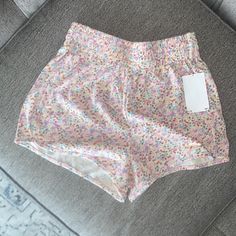 Nwt Abound Organic Cotton Flower Print Woman’s Shorts. Size Xxs Stretch Floral Print Shorts For Beach, Stretch Floral Print Beach Shorts, Beach Floral Print Stretch Shorts, Stretch Floral Print Shorts For Vacation, Trendy Floral Print Bottoms For Beach Season, Floral Print Short Bottoms For Spring, Floral Print Relaxed Fit Shorts, Casual Stretch Shorts With Floral Print, Relaxed Fit Floral Print Shorts For Spring