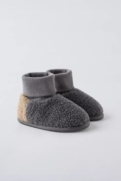 SOCK SLIPPERS - Gray | ZARA United States Sock Slippers, Trench Jacket, Cardigan Sweater Dress, Leather Shirt, Zara United States, Tank Shirt, Shirt Jacket, Tank Top Shirt, Vest Jacket