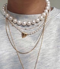 Pearl Necklace With Gold, Choker Necklace Handmade, White Pearl Necklace, Pearl Choker Necklace, Jewelry Lookbook, Girly Jewelry, Pearl Choker, Mode Vintage, Necklace Handmade