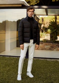 Men Outfit For Winter, Black Jacket Outfit Casual, Men Puffer Jacket Outfit, Mango Menswear, Black Puffer Jacket Outfit Men, White Jacket Outfit Men, Turkey Ootd, Sports Style Men, Down Jacket Outfit