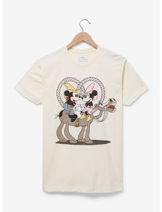 Disney Shirts Aesthetic, Disney Clothes For Women, Cute Disney Outfits For Women, Disneyland Style, Disney Winter Outfits, Disneyland Fits, Couples Disney Shirts, Disney Outfit Inspo, Trip Fits