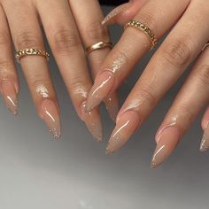 Reflective Almond Nails, Coffin And Stiletto Nails Together, Medium Stiletto Acrylic Nails, Stiletto Nails Medium, Simple Gel X Nails, Medium Stiletto Nails, Almond Stiletto Nails, Simple Stiletto Nails