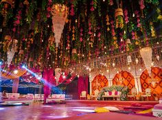 Desi Backyard Wedding, Mehndi Ceiling Decor, Indian Wedding Decor Color Schemes, Mehndi Hall Decoration, Evening Mehendi Decor, Pakistani Sangeet Decor, Mehendi Wedding Decor, Mehendi Sangeet Decor