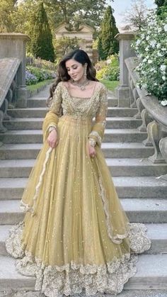 Pakistani Engagement Dresses, Trending Summer Nails, Indian Dress Up, Latest Bridal Dresses, Simple Gowns, Gowns Dresses Elegant