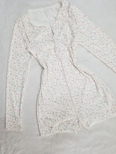 Aesthetic Silk Pajamas, White Pjs Aesthetic, Cute Pijamas Coquette, Pajama Set Aesthetic, Coquette Pjs, Pijama Aesthetic, Aesthetic Sleepwear, Romper Pjs