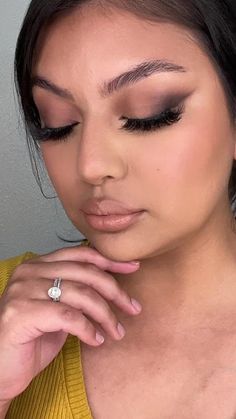 Lupe 💋 on TikTok Smokey Cat Eye Tutorial, Amazon Lashes, Cat Eye Tutorial, Smokey Cat Eye, Smokey Eye Tutorial, Essence Cosmetics, Eye Tutorial