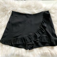 Super Cute Black Skortshorts That Look Like A Skirt!!! Size Tag Missing But I Would Say This Is A Medium. Waist Measurement When Laid Flat: Waist: 14.5” White Lululemon Shorts, Black Ruffled Skirt, Black Skort, Festival Shorts, Skirt Shorts, White Denim Shorts, Black Hot Pink, Ruffled Skirt, High Waisted Jean Shorts