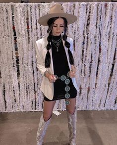 Black Blazer Western Outfit, Nfr Inspired Outfits, Rodeo Gala Outfit, Western Glitz Outfit, Vegas Western Outfits, Boujee Western Outfits, Fancy Western Outfits Party, Cowgirl Formal Outfits, Vegas Rodeo Outfit Ideas