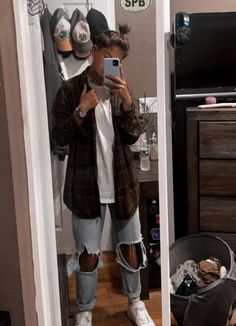 Stem Lesbian Fall Outfits, Tomboy Dressy Outfits Summer, Masc Lesbian Date Night Outfits, Masculine Lesbian Style Summer, Lesbian Flannel Outfit, Masculine Outfits For Women Summer, Tom Boy Outfits Girl, Gay Style Women