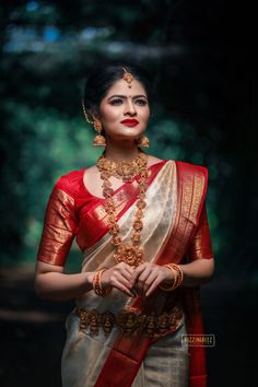 Photo of An elegant bridal shot in Bengali saree and temple jewellery. भारतीय दुल्हन संबंधी, Bengali Saree, Bridal Sarees South Indian, Indian Bridal Sarees