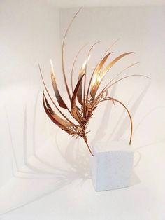 Wallet Ideas, Race Day Hats, Fascinator Hats Wedding, Handmade Purse, Feather Fascinators, Elegant Hats, Hat Ideas, Fancy Hats