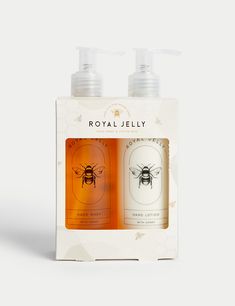 Treat a loved one to this handcare duo from the Royal Jelly range. The set consists of a refreshing hand wash and a moisturising hand cream, each formulated with royal jelly extract to leave skin feeling luxuriously soft. The products come in stylish pump bottles and are presented in a box that makes them perfect for gifting. Corporate Christmas Gifts, Wine Hampers, Kitchenware Shop, Drink Gift, Royal Jelly, Christmas Makes, Hand Care, Hand Lotion, Top Beauty Products