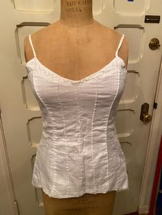 100% Linen on outside, 100% cotton inside lining  Beautiful summer breeze white tank top! Gorgeous linen. Circa 1980's.  Size: M Bust: 35" Waist: 27" Length: 23" White Linen Spaghetti Strap Tops, White Linen Camisole, Everyday White Linen Tank Top, White Linen Cami Tank Top, V-neck Linen Tank Top For Beach, Sherman Oaks, Linen Tank, Beautiful Summer, White Tank