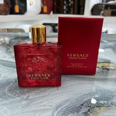 Versace Perfumes, Perfume Collection Display, Perfume 212 Vip, Male Accessories, Dibujos Toy Story, Versace Perfume, Good Raps, Perfume Reviews