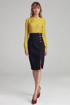 A simple knee-length pencil skirt is a perfect element of soft office style. Paired with a white shirt and a jacket it will create a classic office look, while paired with a patterned blouse it will break the canon. Pleasant to the touch viscose-blend fabric ensures high comfort of wearing, while gold buttons perfectly indicate what accessories go with the skirt. Spandex 2.1 % Polyester 74.8 % Viscose 23.1 % Size Lenght Hips width Waist width 36 71 cm 96 cm 72 cm 38 71 cm 100 cm 76 cm 40 72 cm 1 Work Outfits Frauen, Plus Size Pullover, Pencil Skirt Outfits, Skirt Model, Buy Skirts, Knee Length Skirt Pencil, Stylish Skirts, High Waisted Pencil Skirt, Womens Pencil Skirts