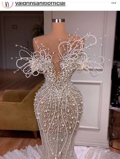 Dramatic Prom Dresses Elegant, Md Dresses 2023, Matric Dance Dresses Ideas Unique, Extravagant Prom Dresses, Pearl Prom Dress, Award Outfits, Prom 2k24, Elegant Boutique